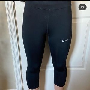 Capri athletic leggings